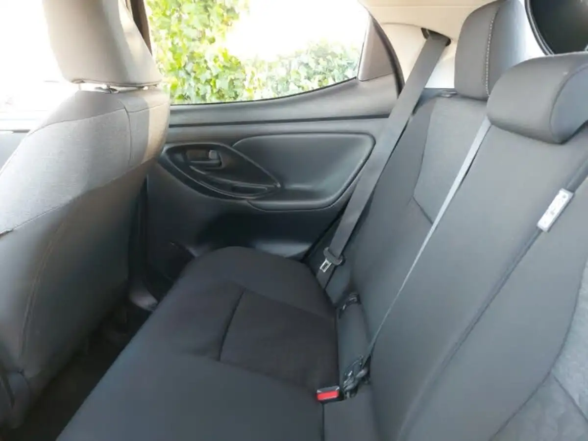 2022-toyota-yaris-15-vvt-i-design-big-5