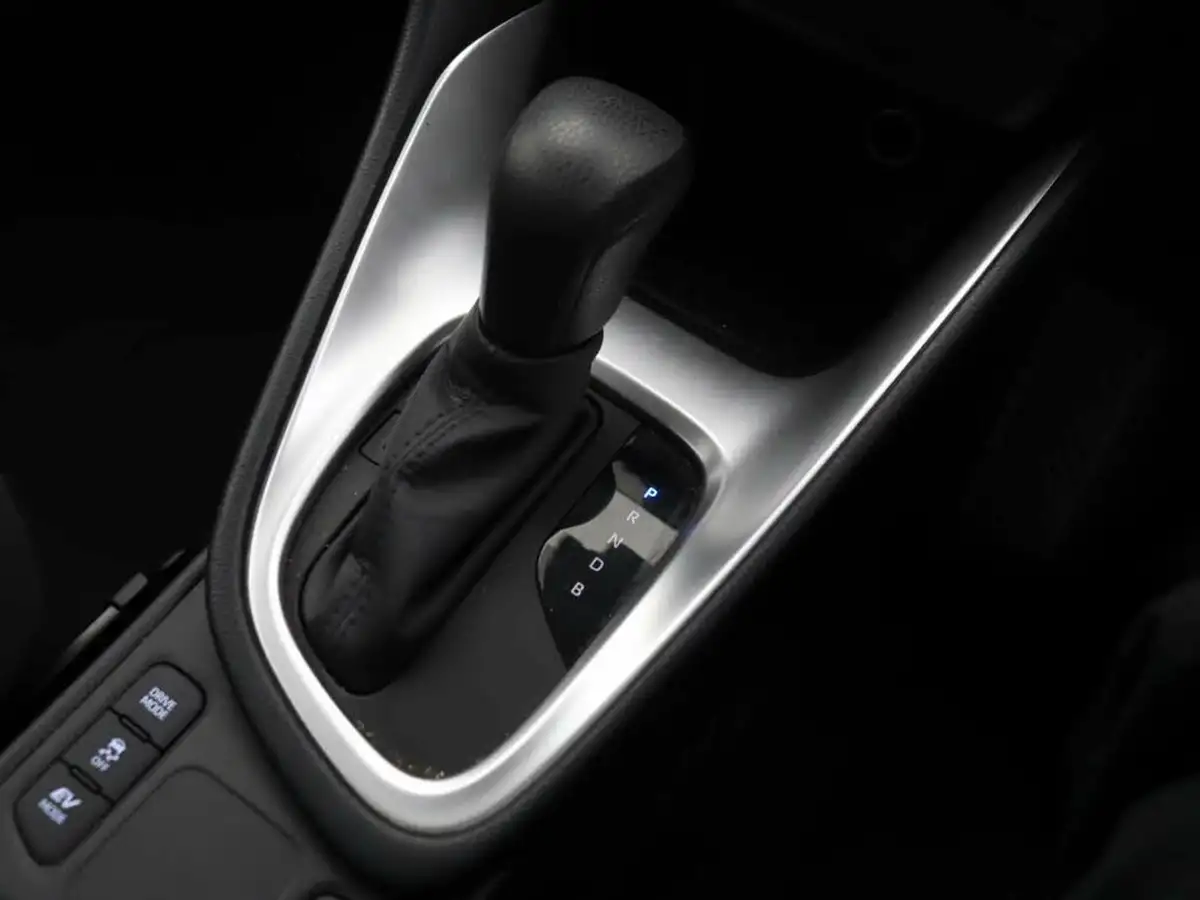 2021-toyota-yaris-15-vvt-i-icon-114bhp-hybrid-1490cc-e-cvt-big-30