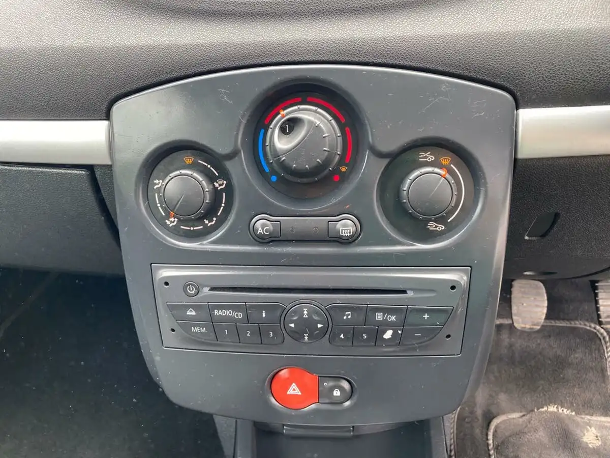 2010-renault-clio-12-dynamique-75bhp-sport-tourer-5d-big-33