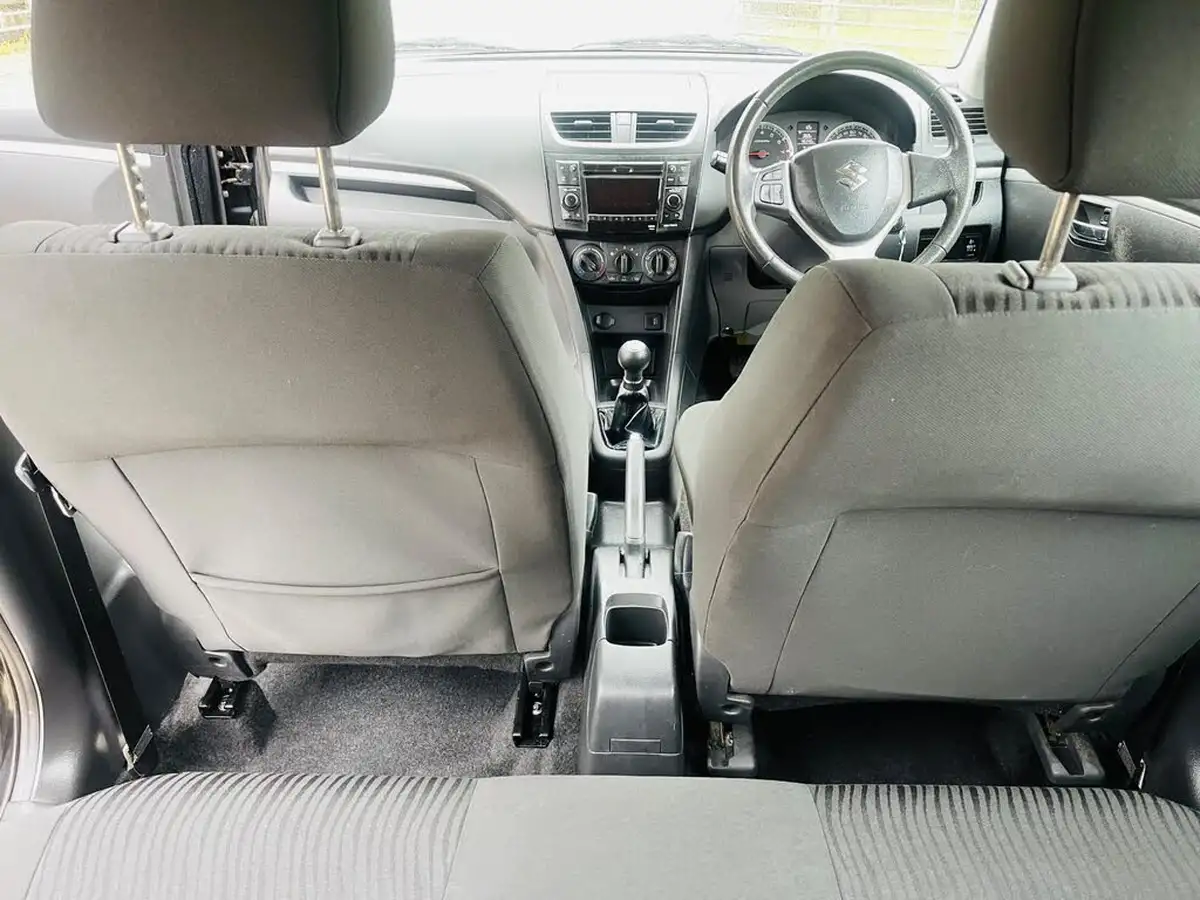 2011-suzuki-swift-12-sz3-5d-big-21