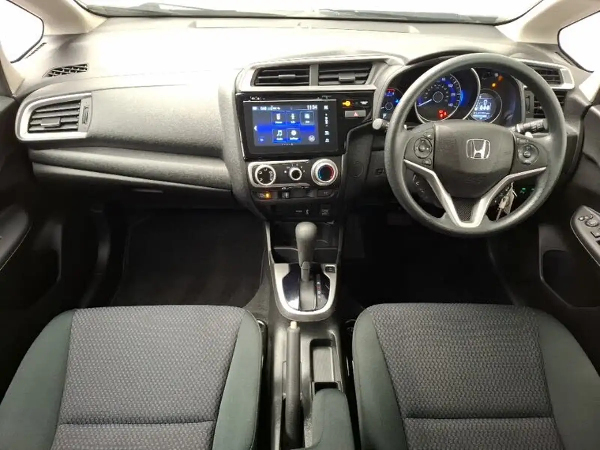 2019-honda-jazz-13-i-vtec-se-cvt-big-2