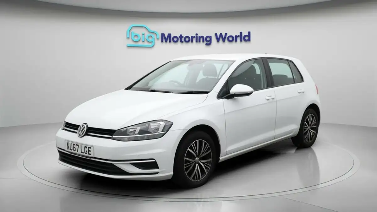 2017-volkswagen-golf-10-tsi-se-ss-hatchback-5d-big-3