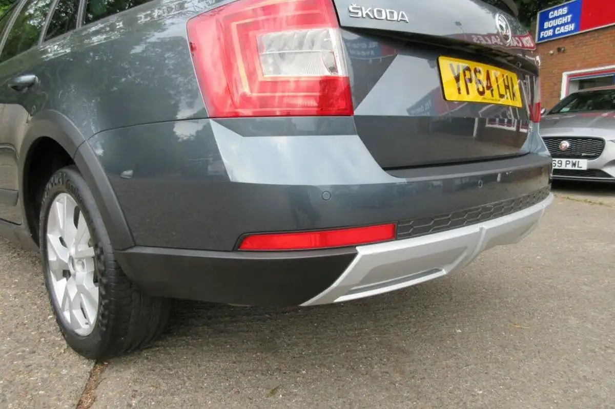 2014-skoda-octavia-20tdi-scout-184ps-dsg-big-45