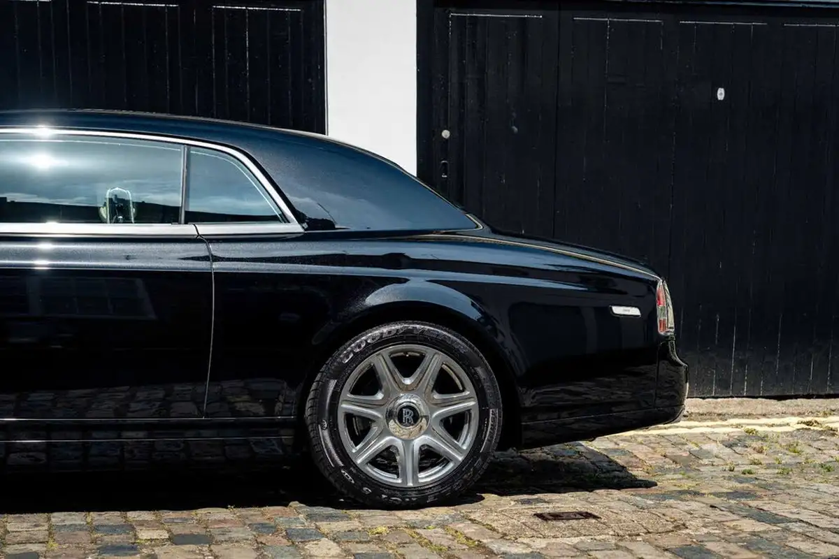 2016-rolls-royce-phantom-big-6