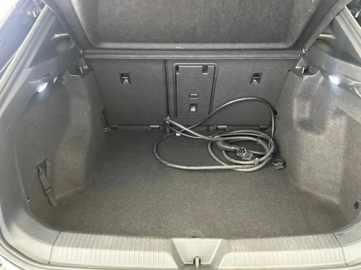 2021-volkswagen-id4-e-first-edition-big-26