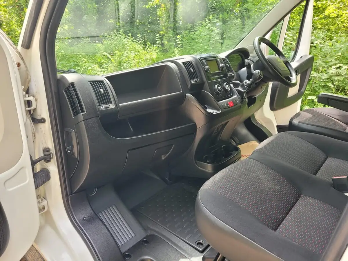 2019-peugeot-boxer-20-bluehdi-professional-435-l3h2-130-big-12