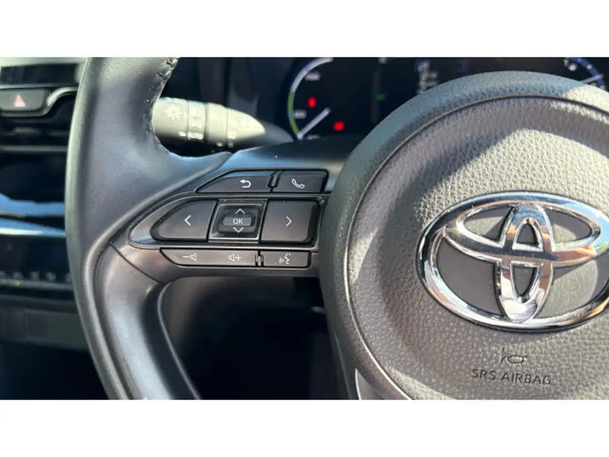 2022-toyota-yaris-15-vvt-i-design-panoramic-roof-big-23