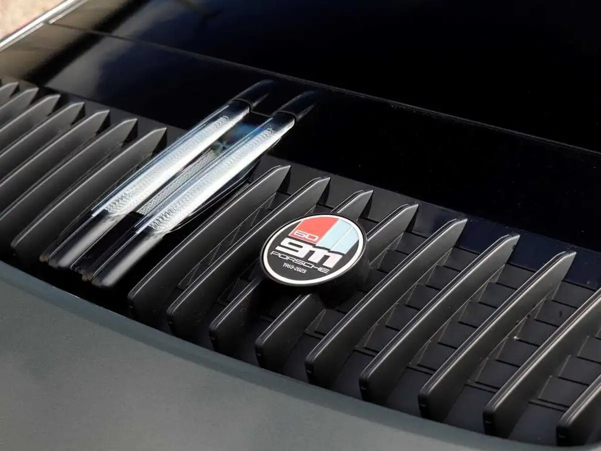2022-porsche-911-30-carrera-4-gts-coupe-pdk-big-27