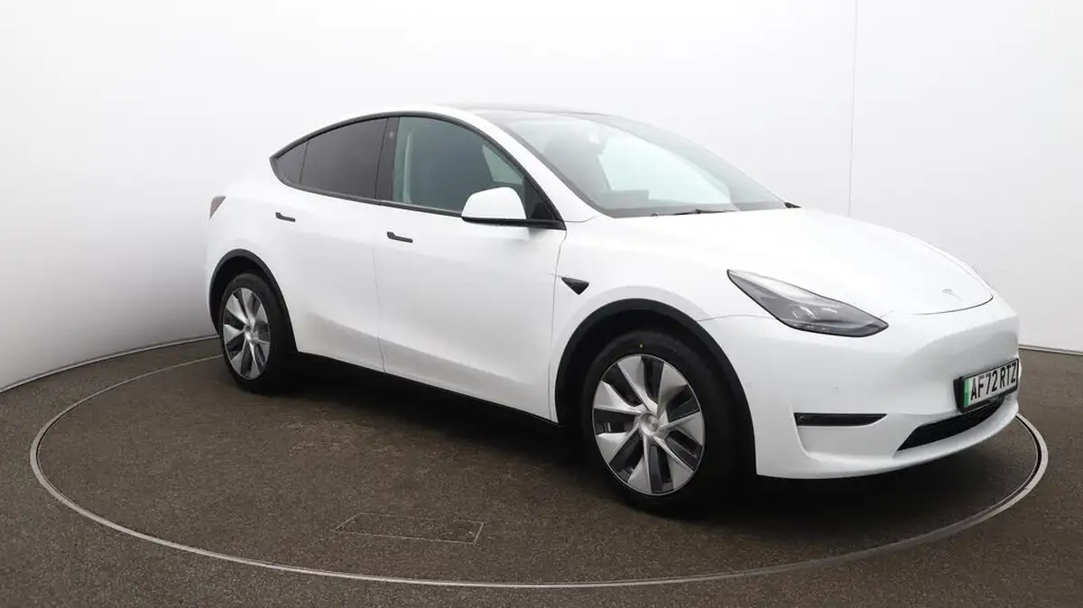 2022-tesla-model-y-e-long-range-big-36