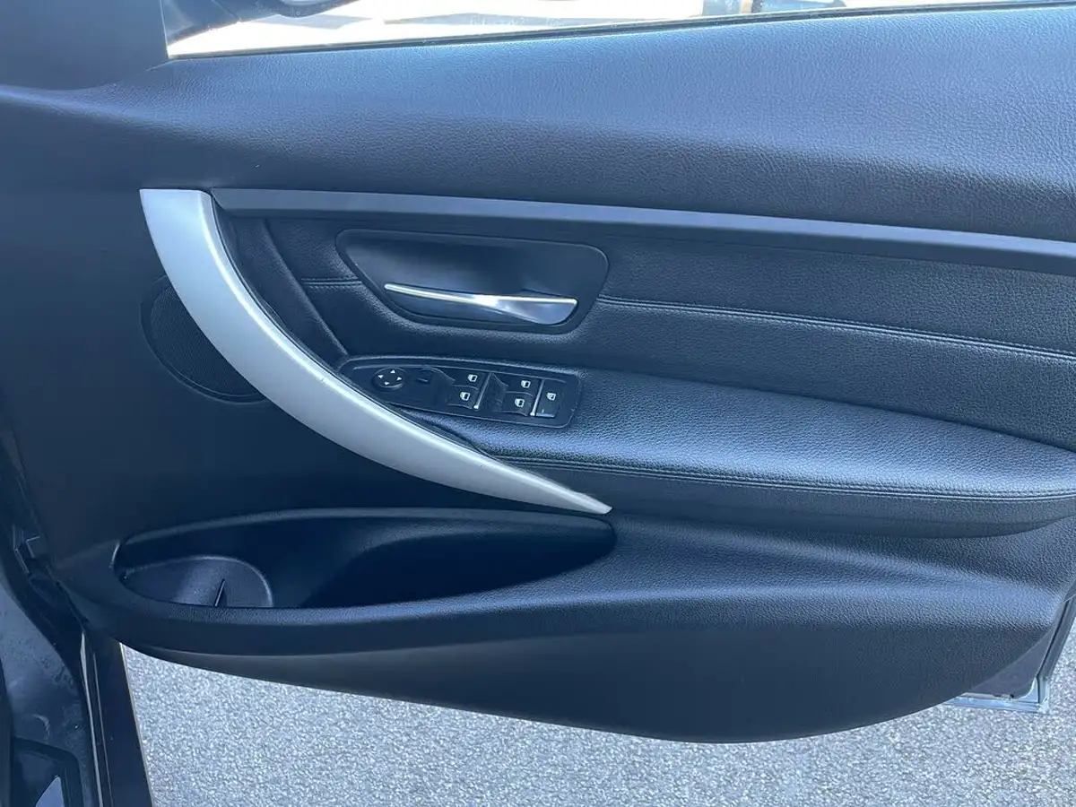 2018-bmw-3-series-20-330e-se-big-24