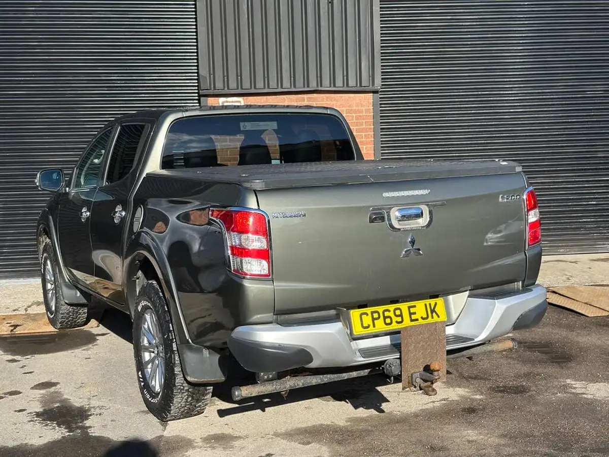2019-mitsubishi-l200-24di-d-barbarian-eu6-big-28