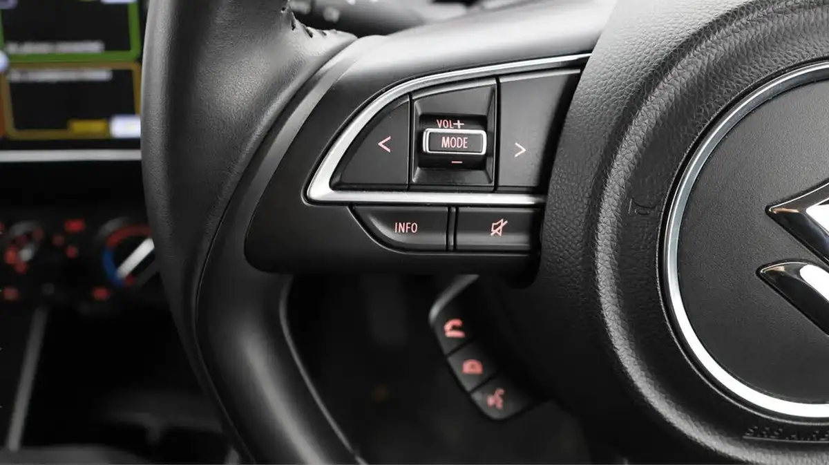2021-suzuki-swift-12-dualjet-sz-l-big-25