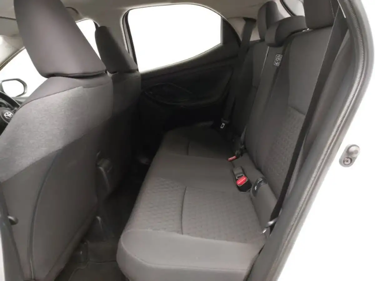 2023-toyota-yaris-15-vvt-i-icon-big-5