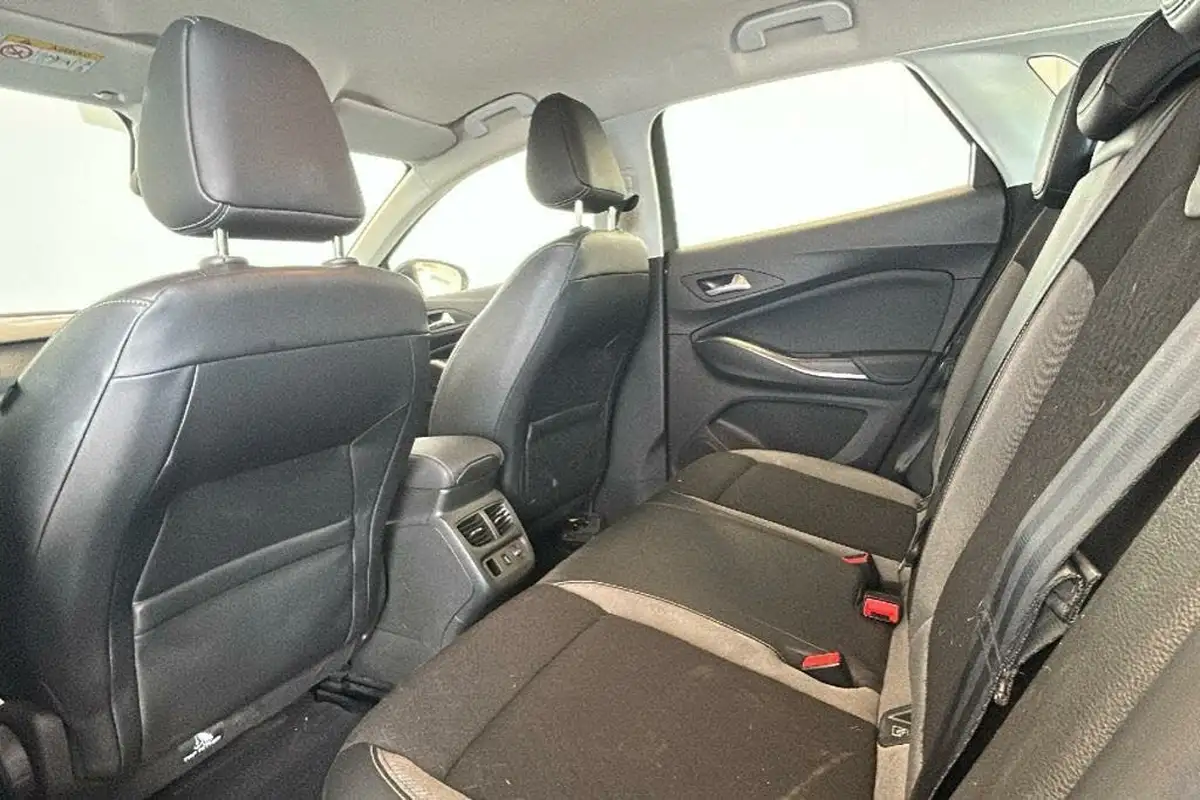 2019-vauxhall-grandland-x-12-sport-nav-big-8