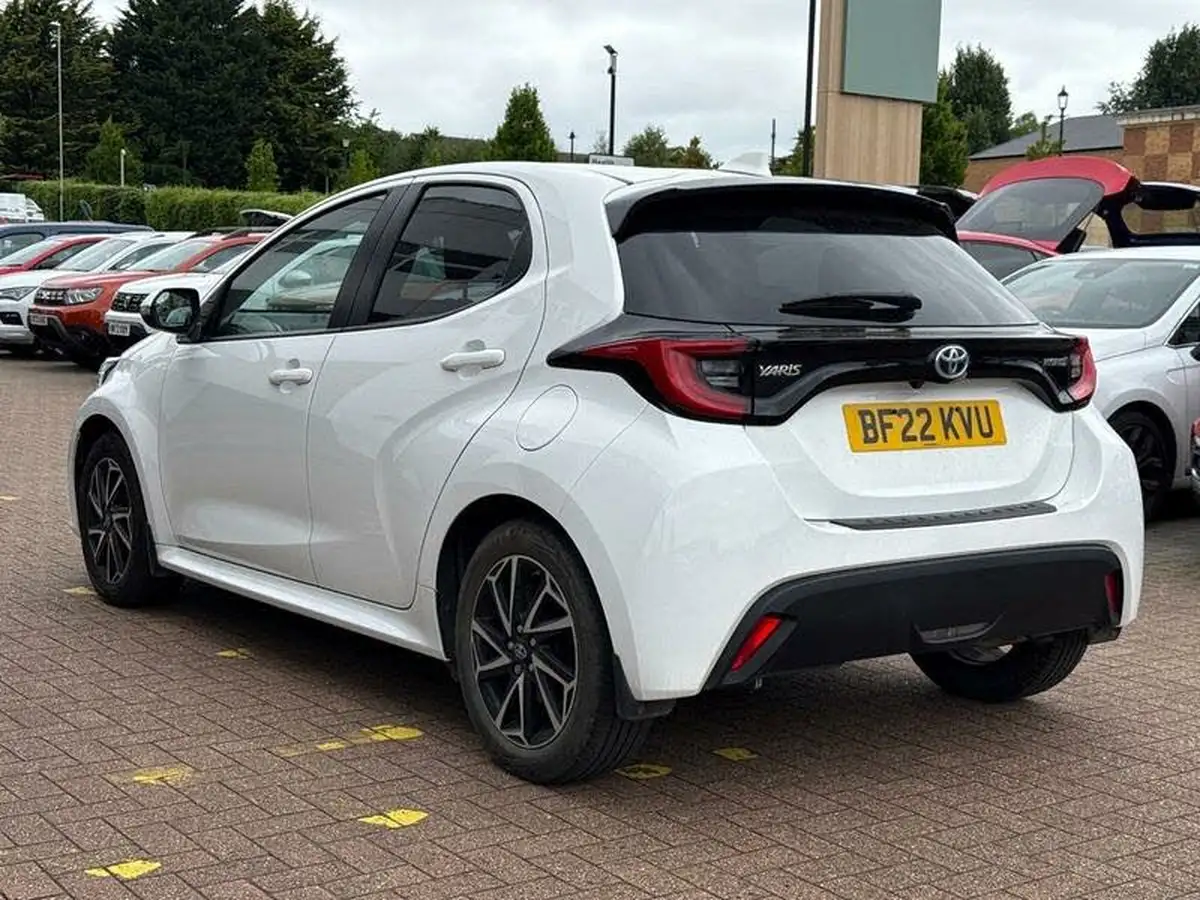 2022-toyota-yaris-15-vvt-i-design-big-4