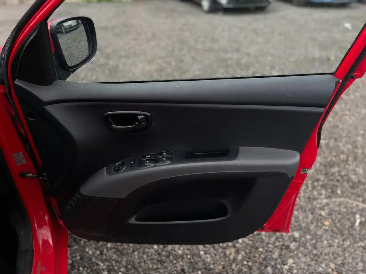 2010-hyundai-i10-comfort-big-12