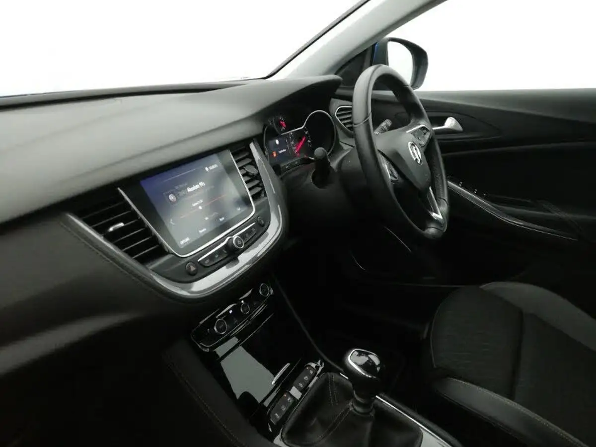 2018-vauxhall-grandland-x-12-tech-line-nav-130ps-big-4