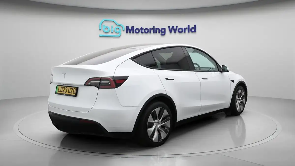 2023-tesla-model-y-e-rwd-big-7