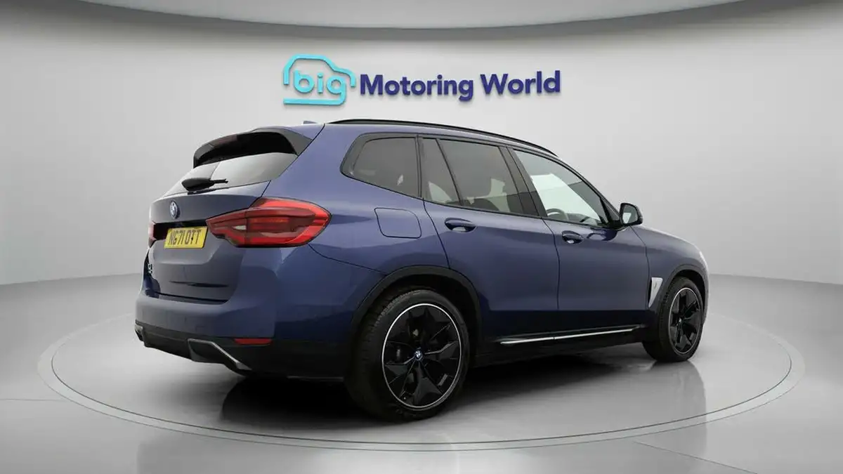 2022-bmw-ix3-e-premier-edition-big-7