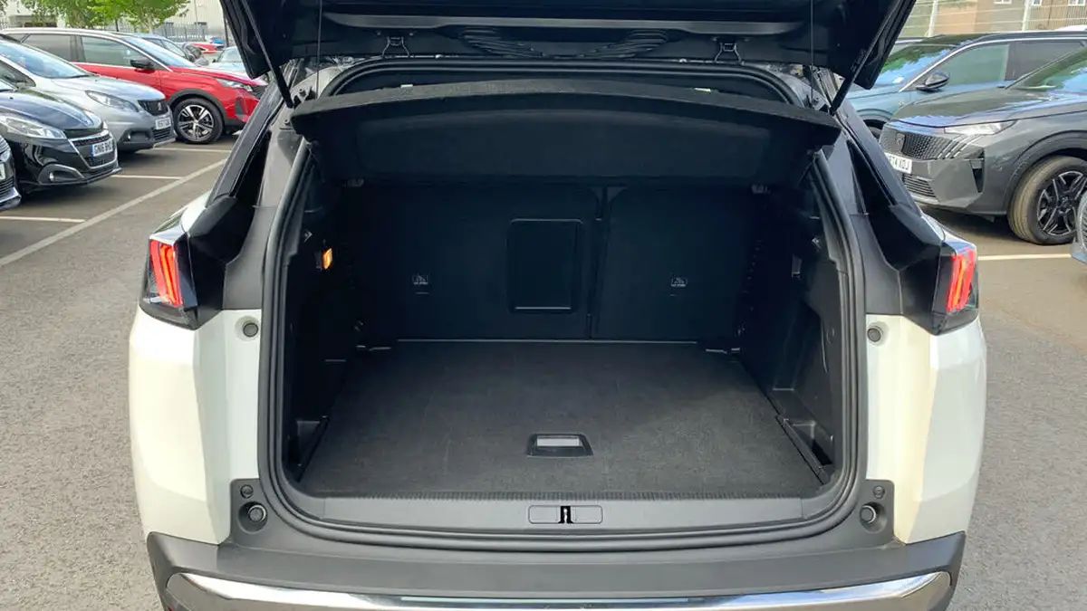 2024-peugeot-3008-suv-12-puretech-gt-136ps-hybrid-e-dsc6-big-18