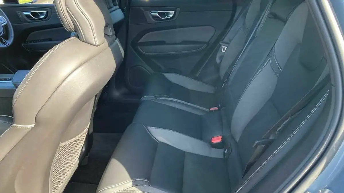 2022-volvo-xc60-20td-b4-r-design-big-10