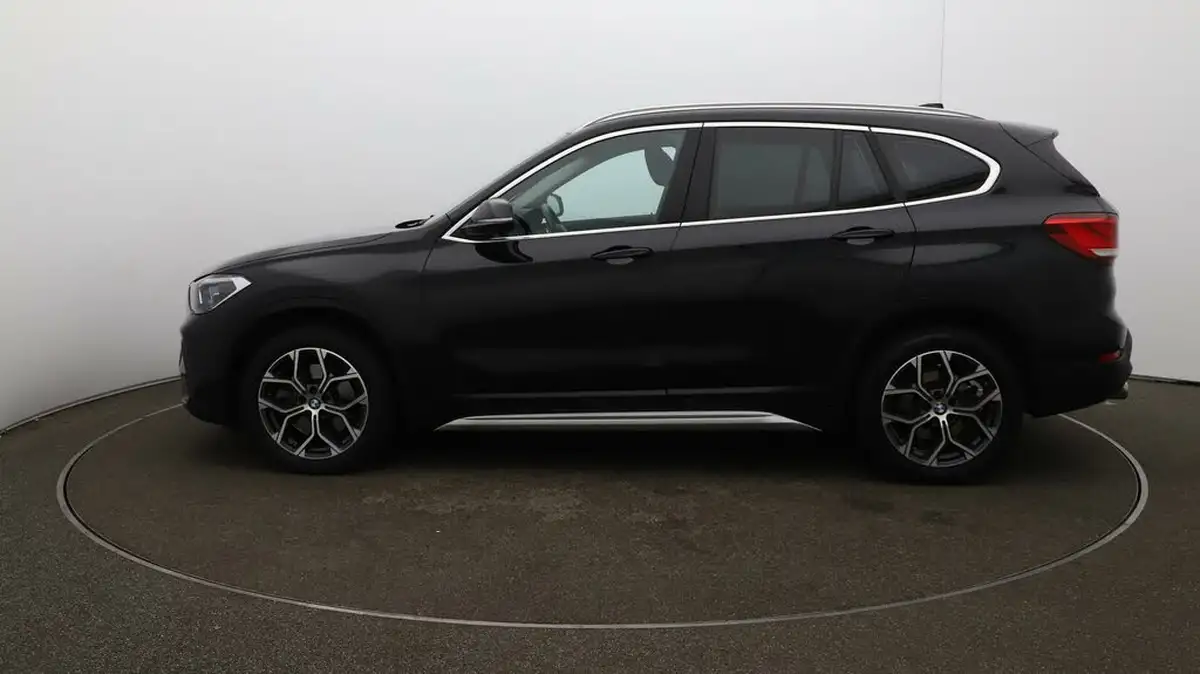 2022-bmw-x1-20-sdrive20i-xline-big-63