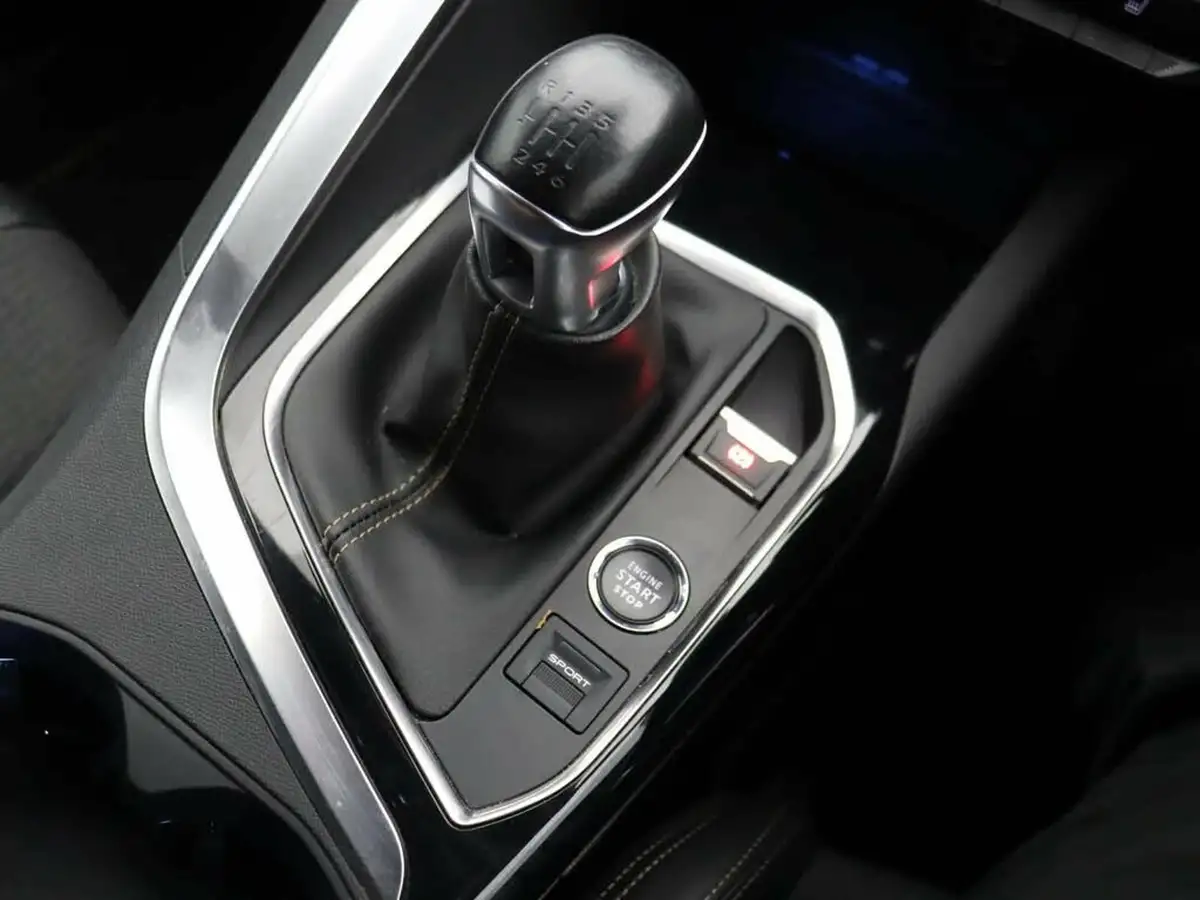 2020-peugeot-3008-suv-12-puretech-gt-line-premium-big-30