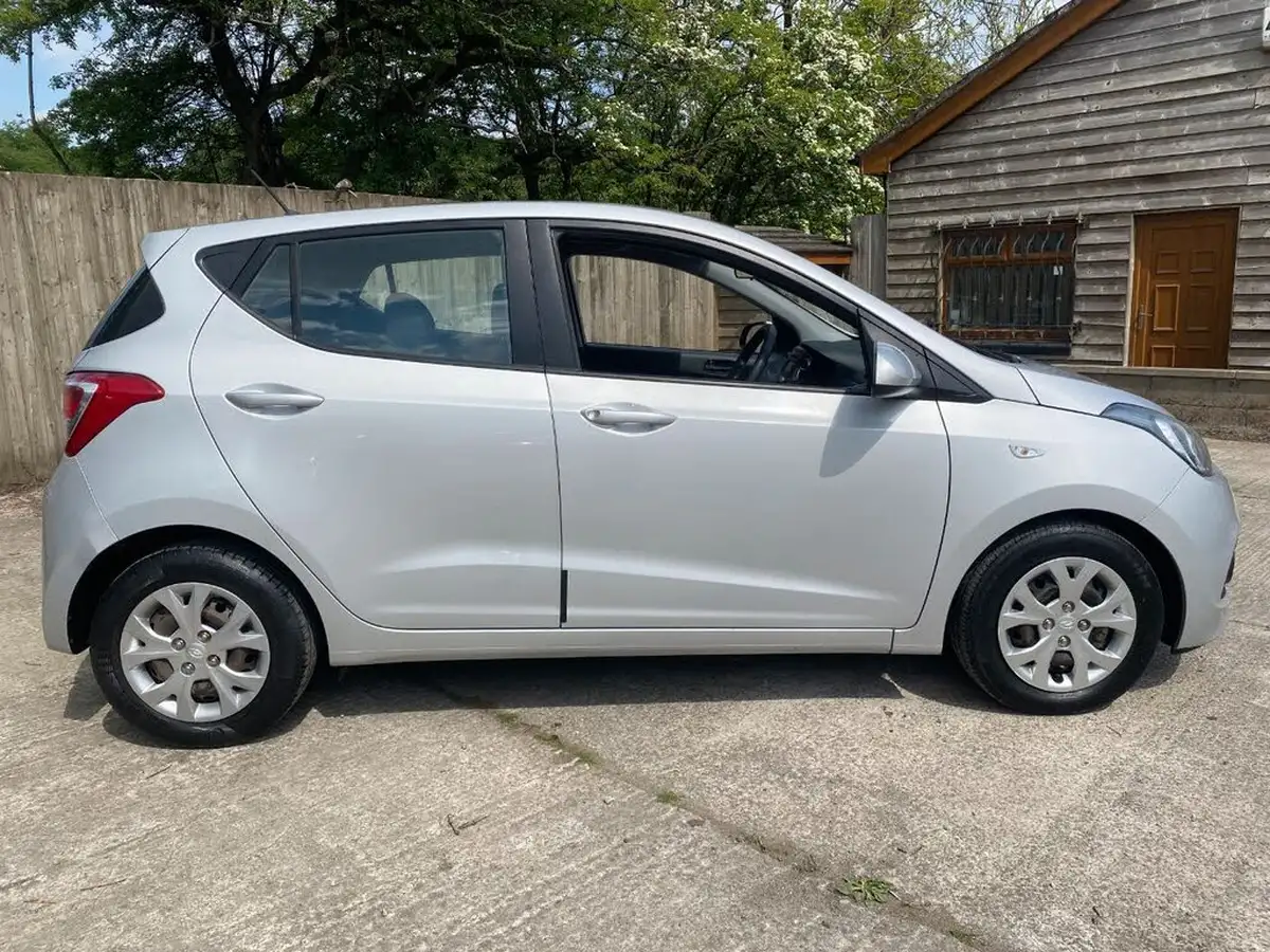 2016-hyundai-i10-12-se-big-1