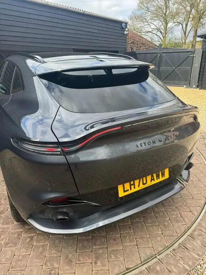 2020-aston-martin-dbx-40-v8-big-24