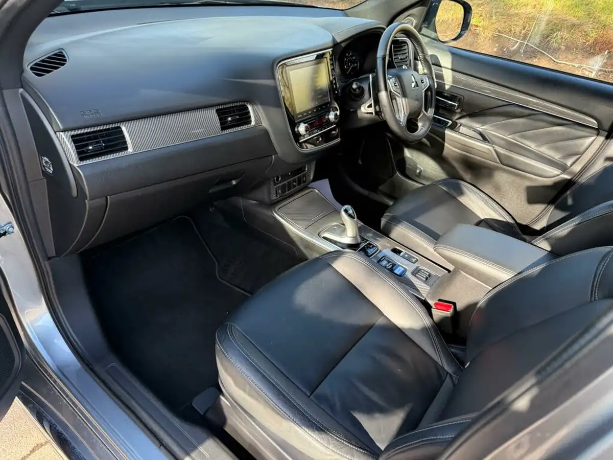 2020-mitsubishi-outlander-24-dynamic-phev-big-1