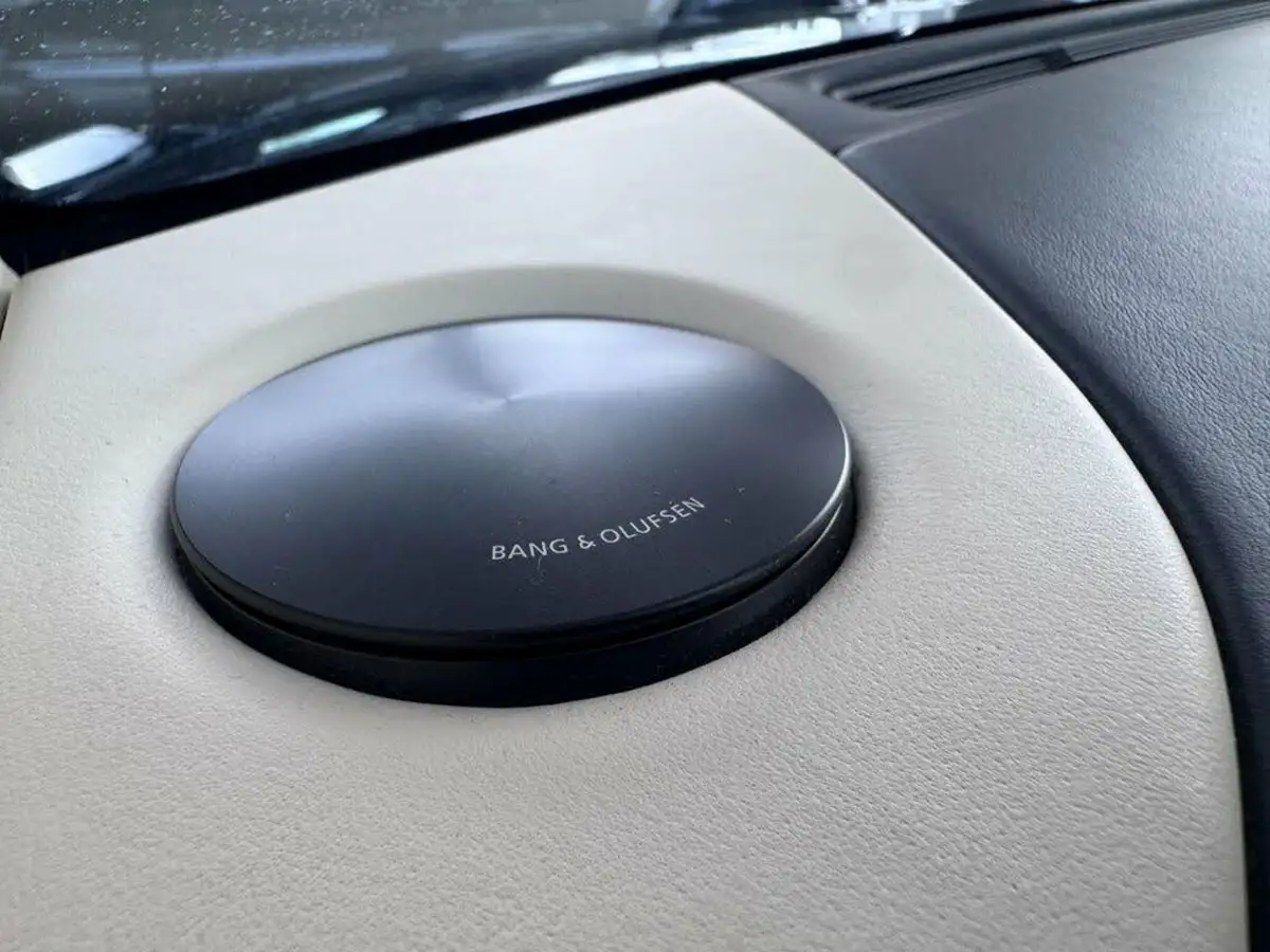 2017-aston-martin-db11-52-v12-launch-edition-big-34