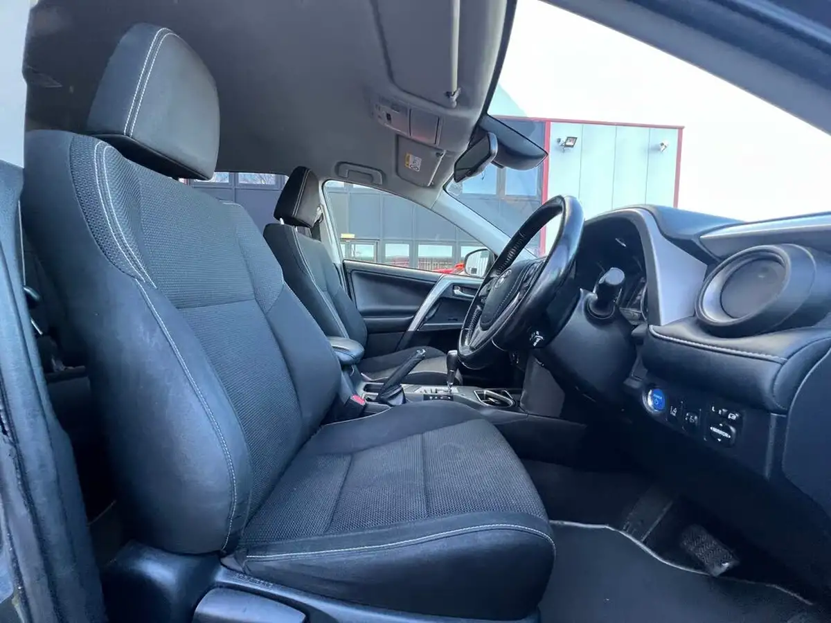 2018-toyota-rav4-25-vvt-i-icon-tech-big-17
