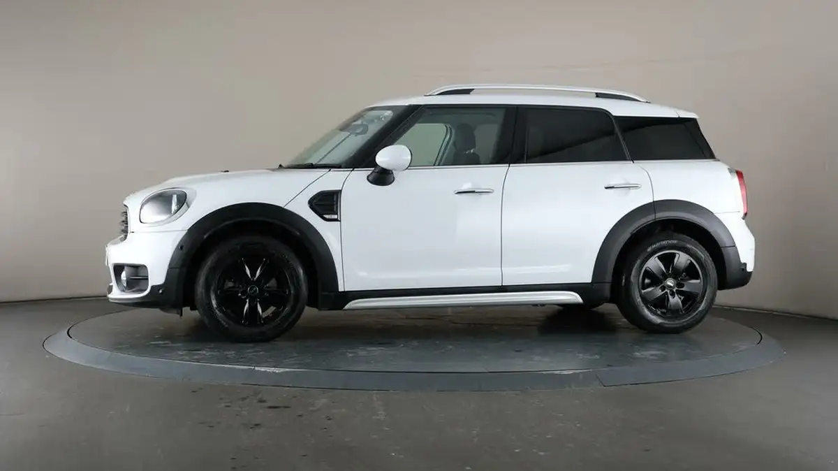 2019-mini-countryman-20td-cooper-d-classic-auto-big-32