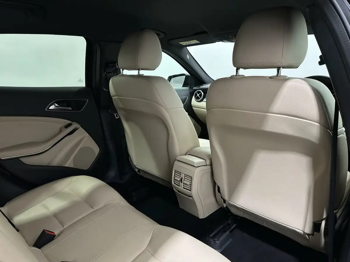 2017-mercedes-benz-gla-class-16-gla-200-sport-big-37