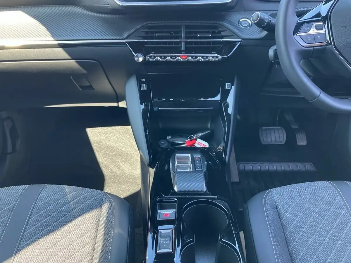 2024-peugeot-2008-suv-e-allure-136ps-50kwh-big-16