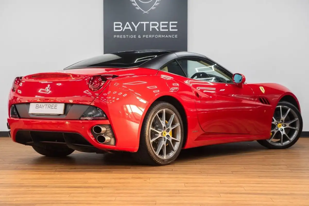 2012-ferrari-california-43-big-45