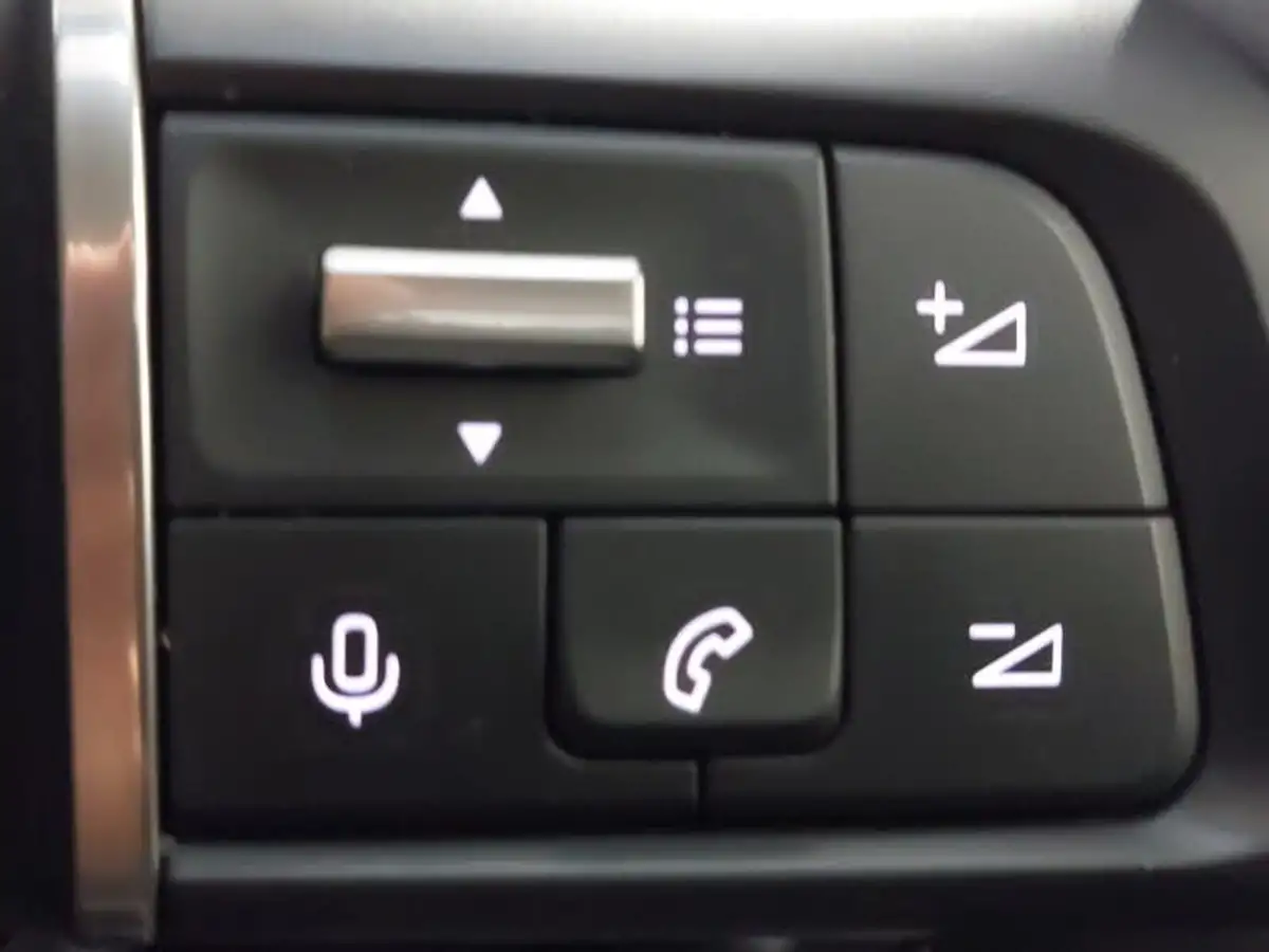 2023-citroen-c4-12-puretech-sense-big-17