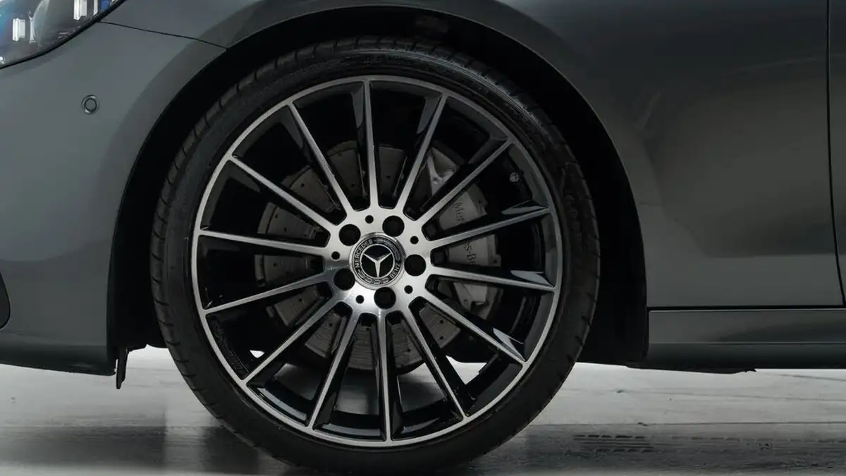 2021-mercedes-benz-e-class-20d-e220d-amg-line-night-edition-premium-plus-saloon-4d-big-11