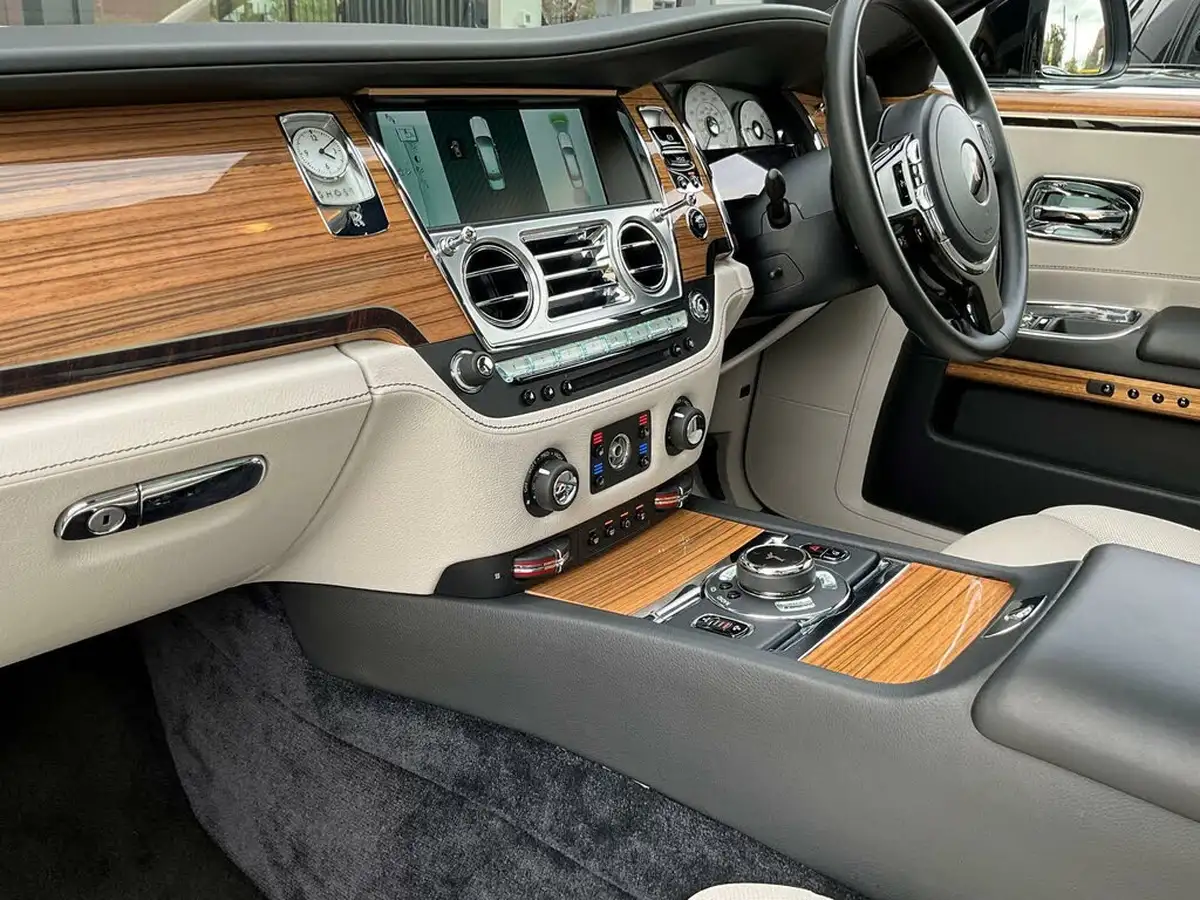 2015-rolls-royce-ghost-66-ewb-big-3