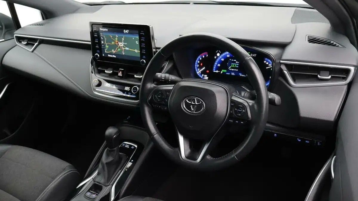 2021-toyota-corolla-18-vvt-i-design-trk-hatchback-5d-big-9