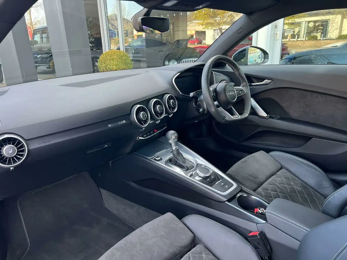 2023-audi-tt-coupe-20-40-tfsi-black-edition-big-8
