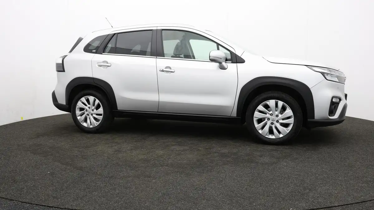 2023-suzuki-s-cross-15-motion-big-33
