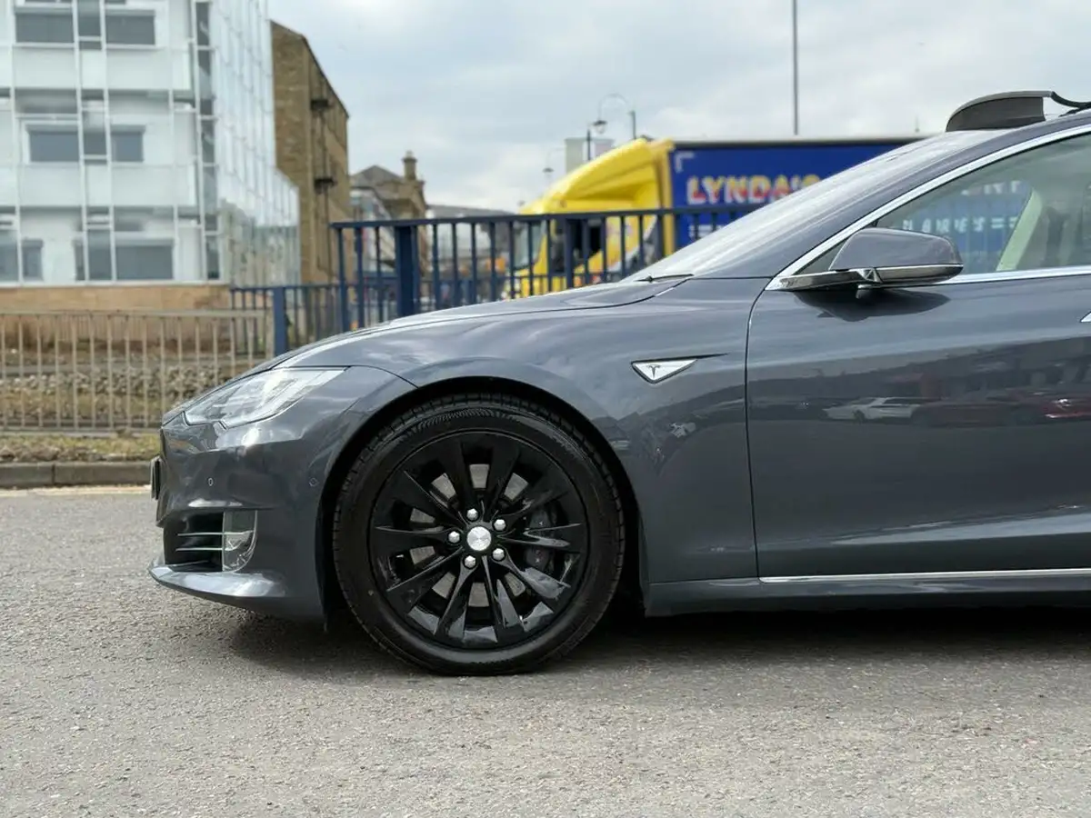 2016-tesla-model-s-e-90d-executive-edition-big-20