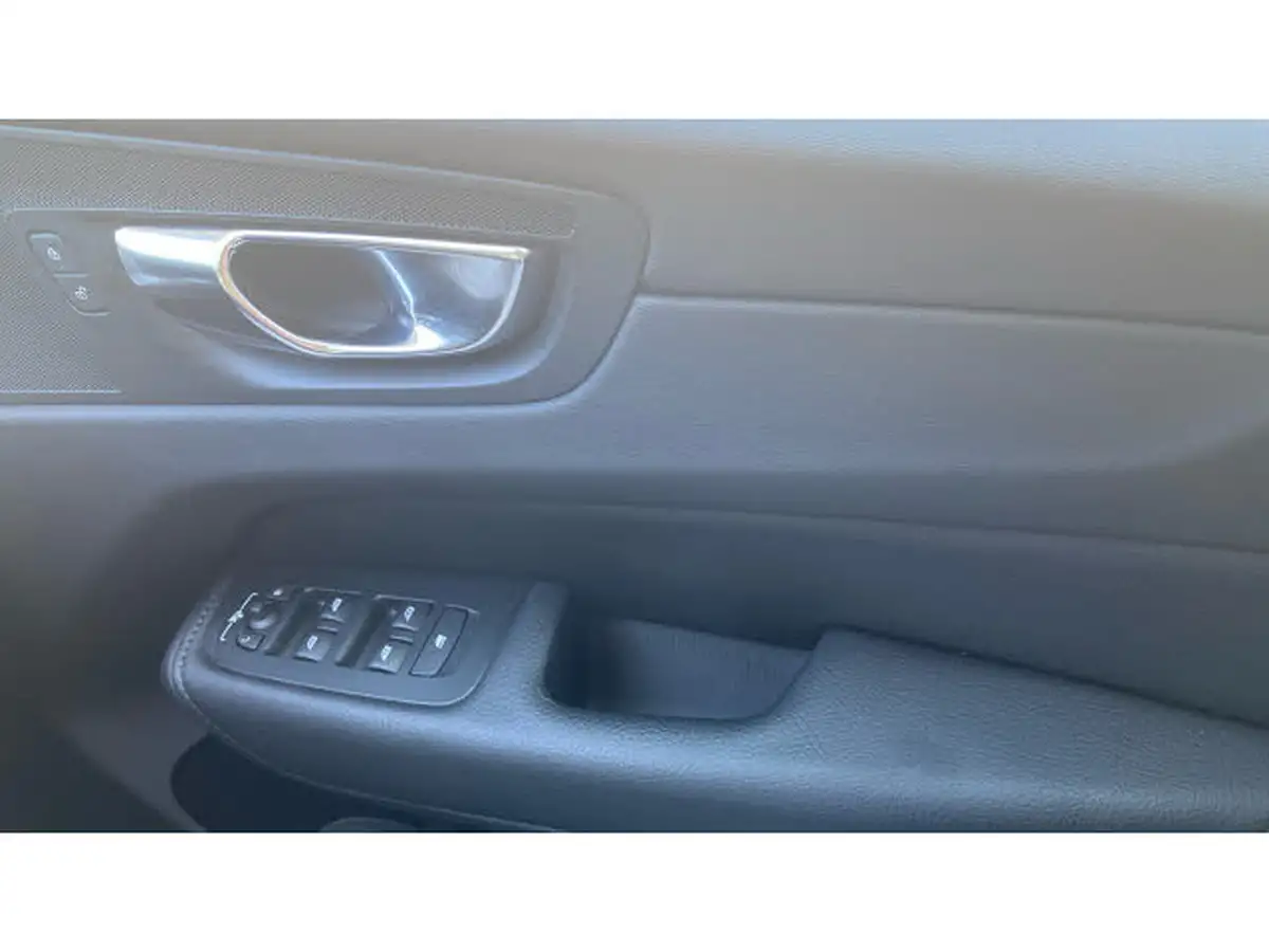 2021-volvo-xc60-20td-b4-momentum-big-14