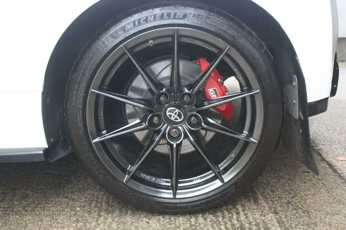 2021-toyota-yaris-16-gr-circuit-pack-big-22