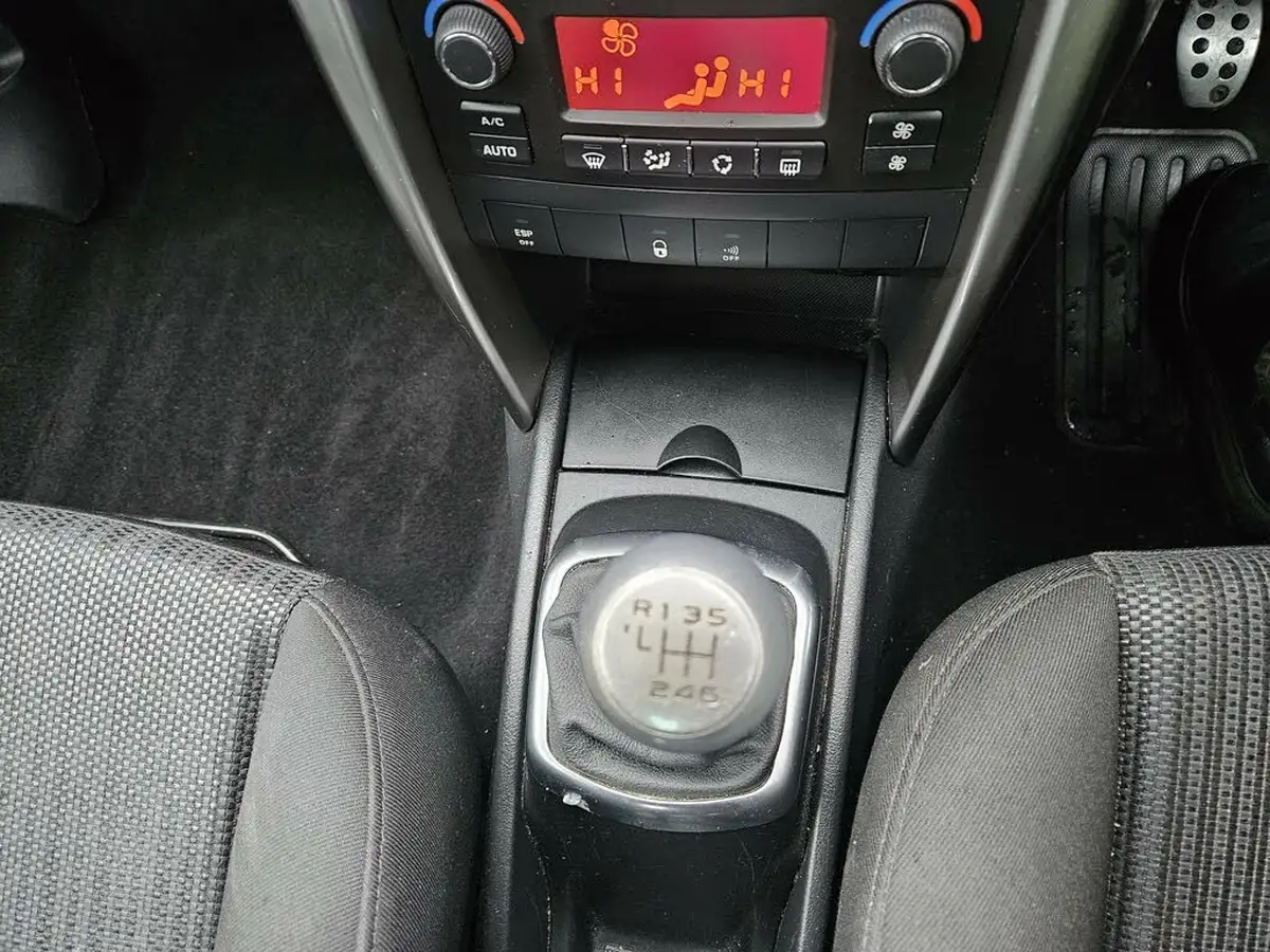 2012-peugeot-207-cc-16td-gt-big-20