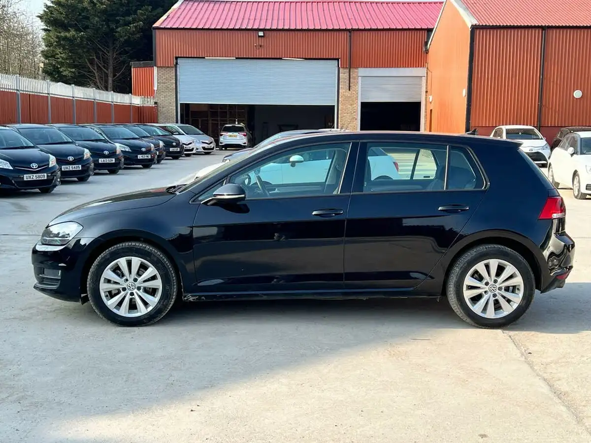 2016-volkswagen-golf-big-5