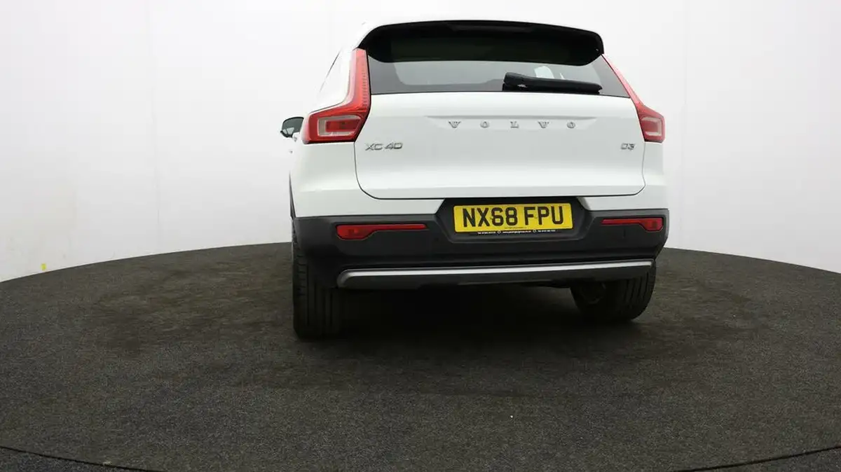 2018-volvo-xc40-20td-d3-momentum-pro-geartronic-big-73