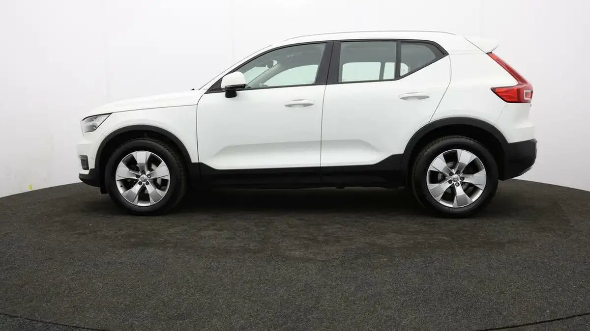 2018-volvo-xc40-20td-d3-momentum-pro-geartronic-big-3