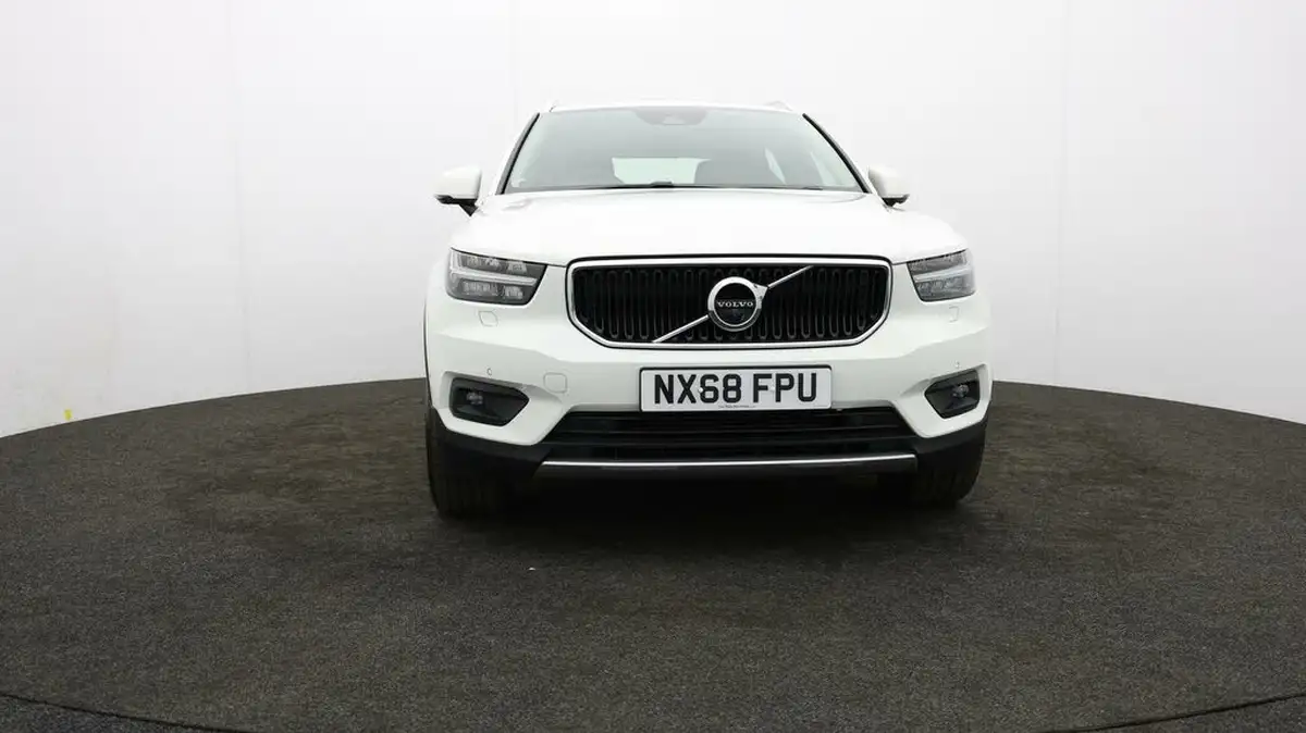 2018-volvo-xc40-20td-d3-momentum-pro-geartronic-big-45